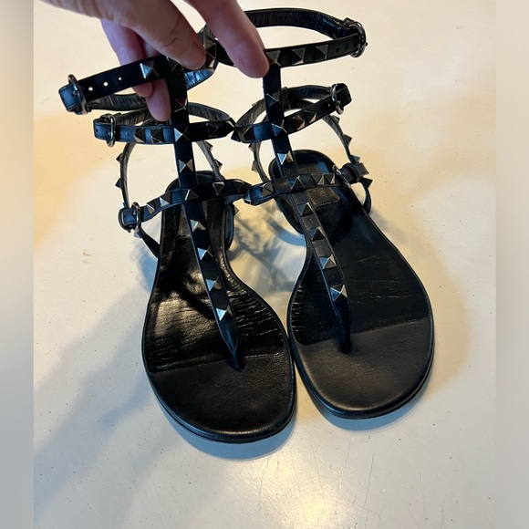 Valentino Garavani Rockstud calfskin leather sandal with Platinum-finish studs - Picture 13 of 14